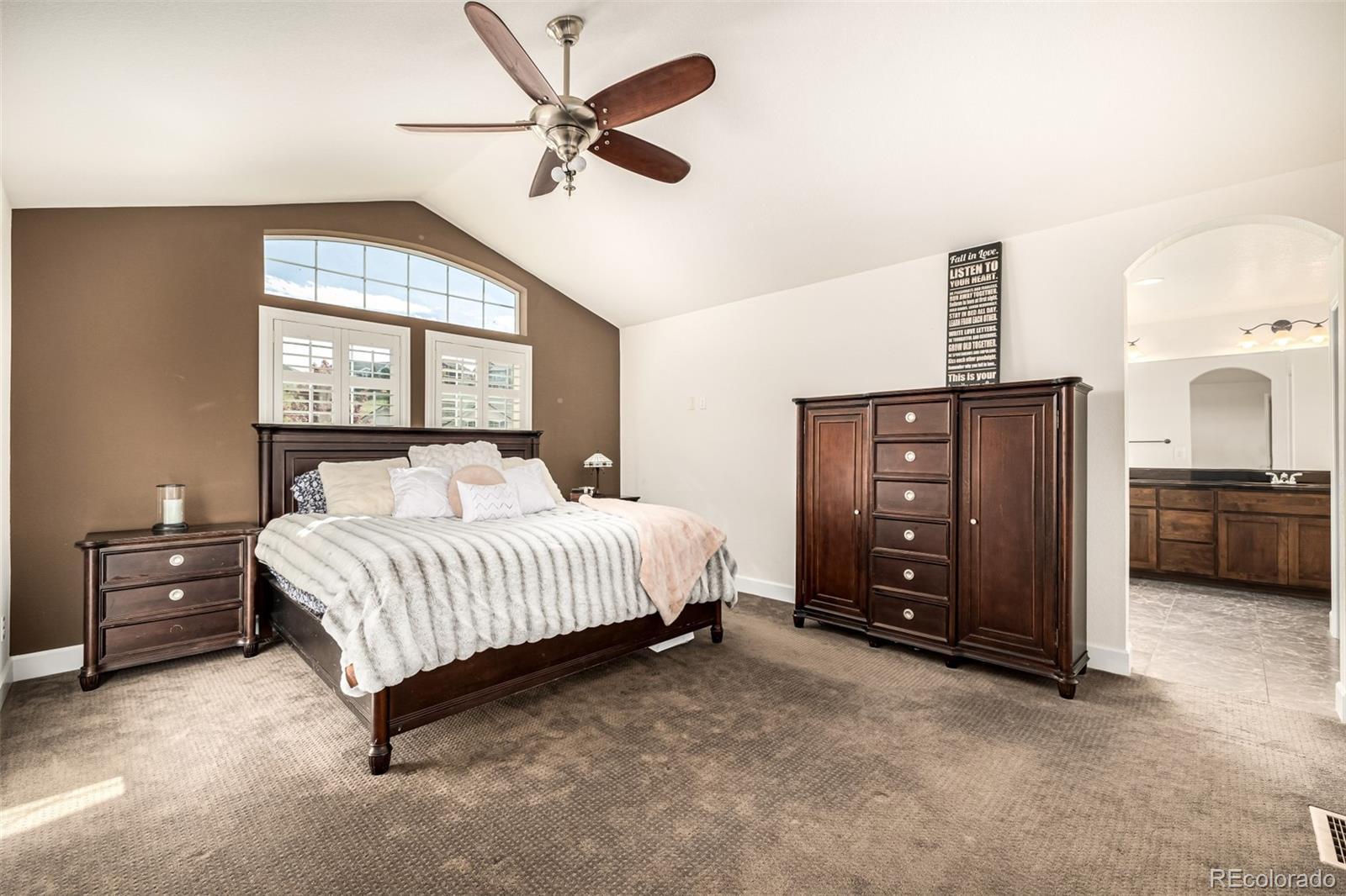 Image 4: Primary w/ amazing ensuite bathroom Image 4: Primary w/ amazing ensuite bathroom