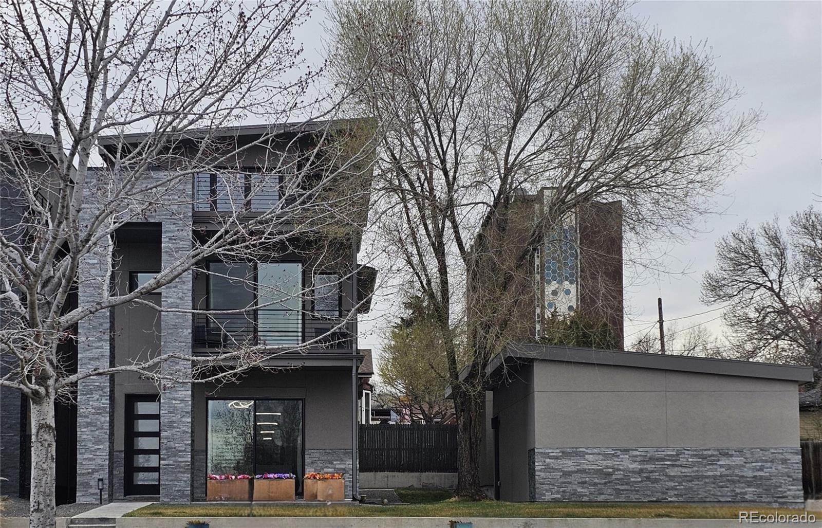 Image 3: Home and 3 Car Garage at right Image 3: Home and 3 Car Garage at right