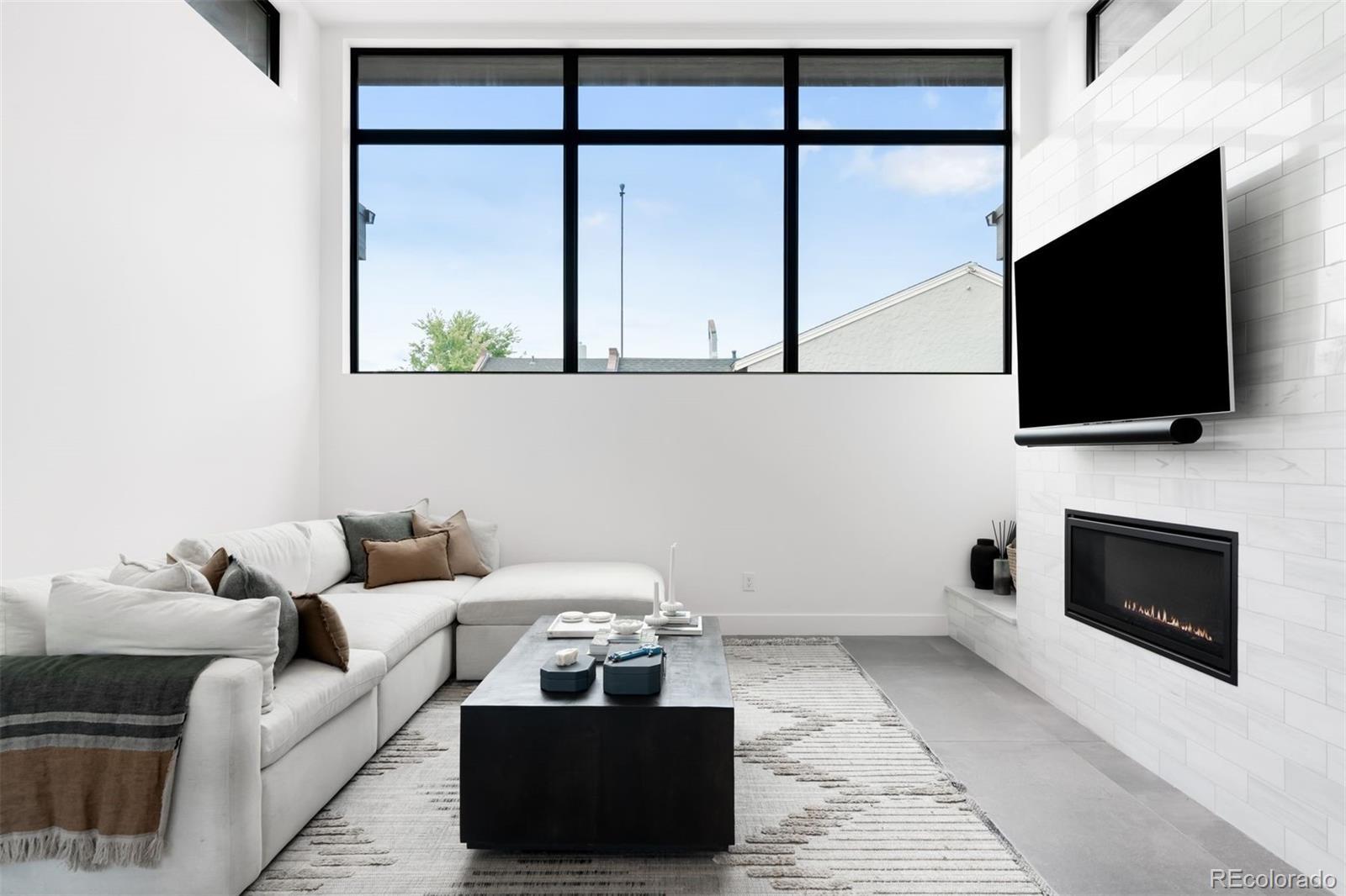 Image 4: Walls of windows for sun-drenched living Image 4: Walls of windows for sun-drenched living