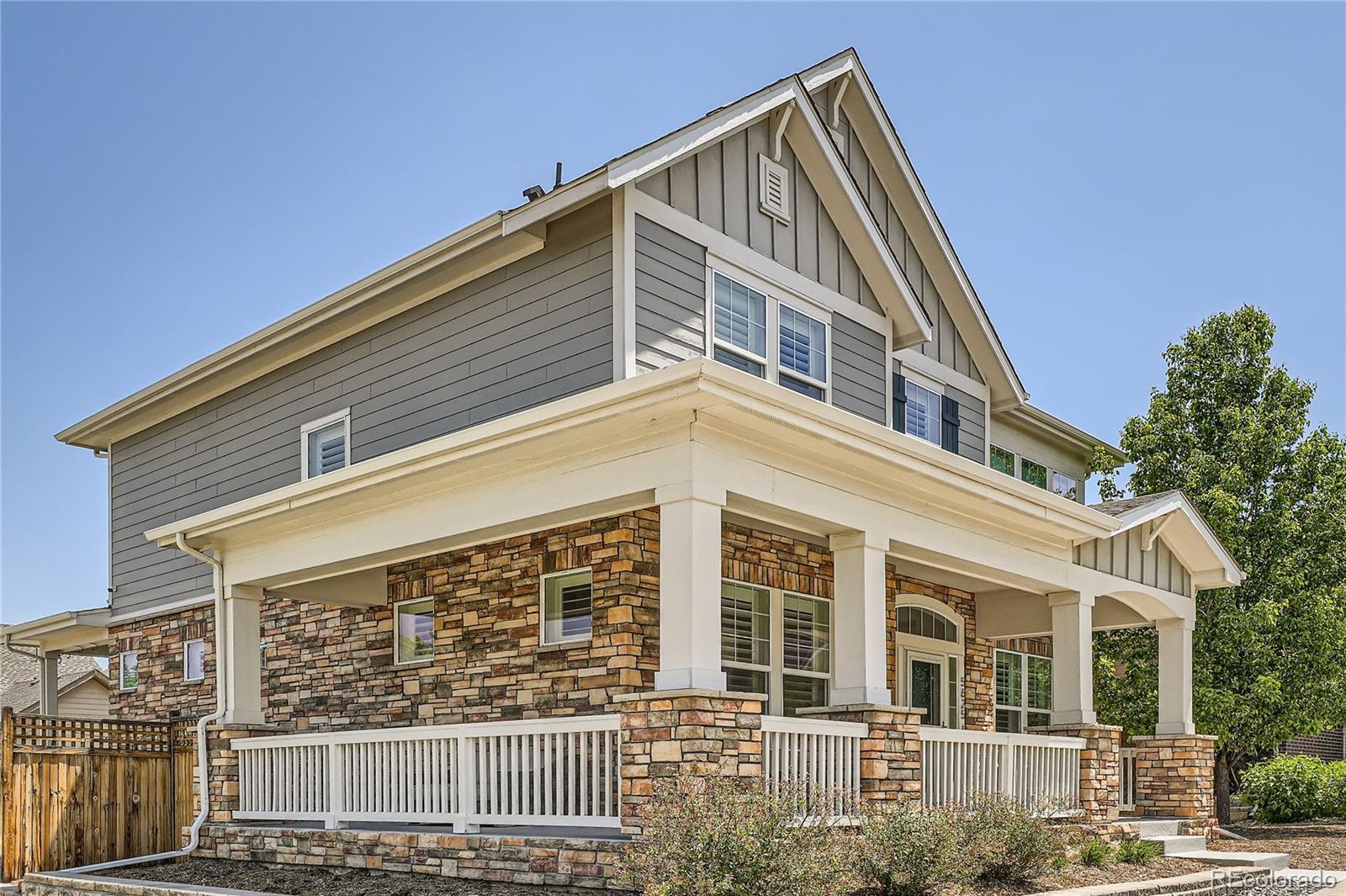 Image 2: Nice curb appeal