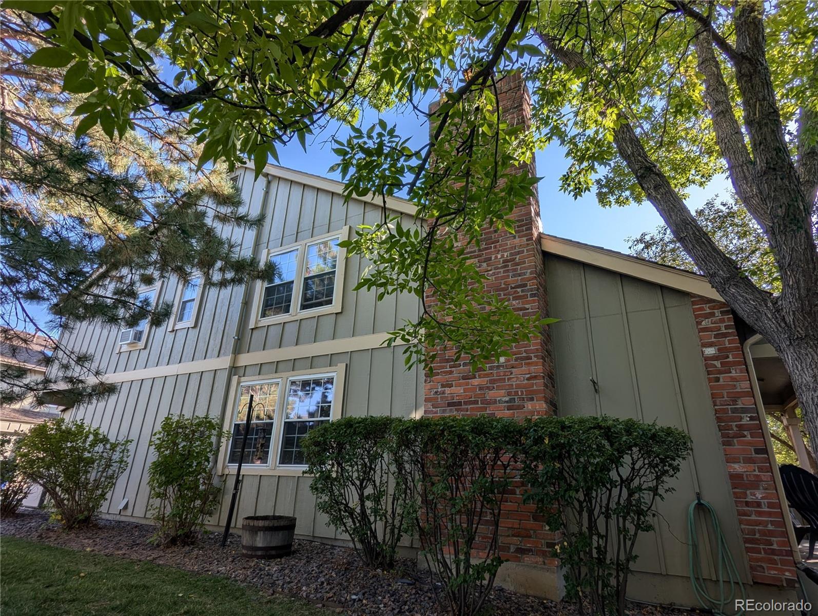 Image 3: Sideview in Spring Image 3: Sideview in Spring