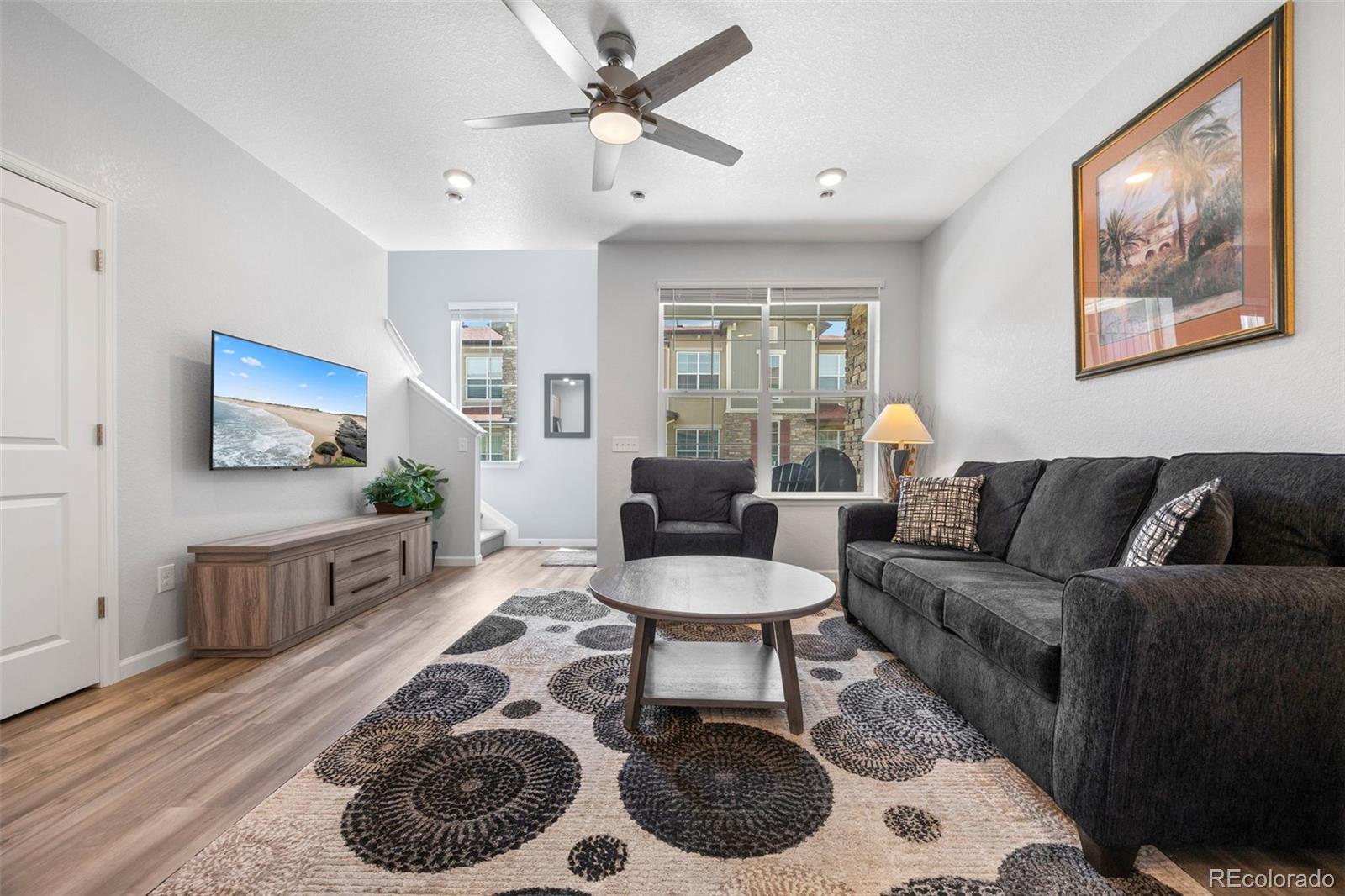 Image 2: Entry/Living Room