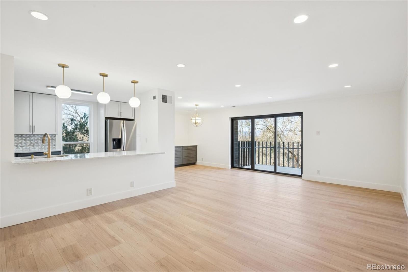 Image 3: Open floor plan