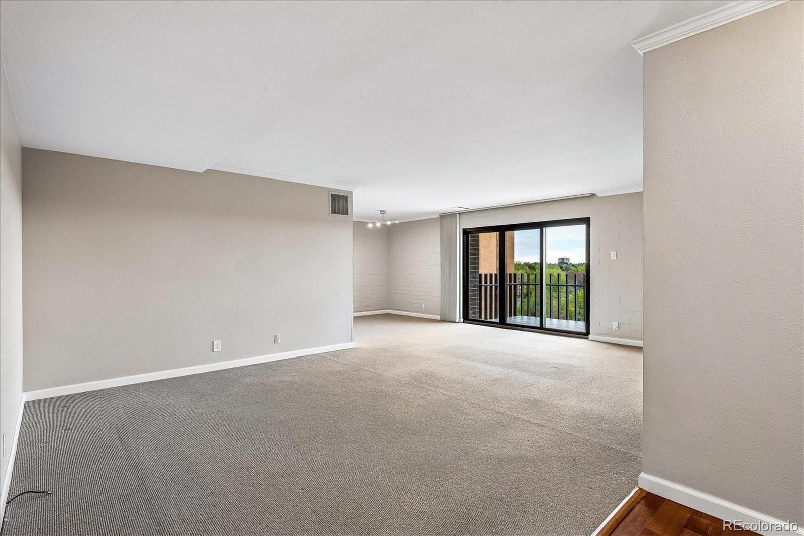 Image 4: Living and dining room Image 4: Living and dining room
