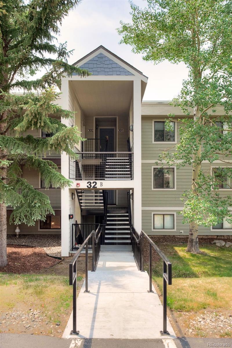 Image 2: Entrance to unit