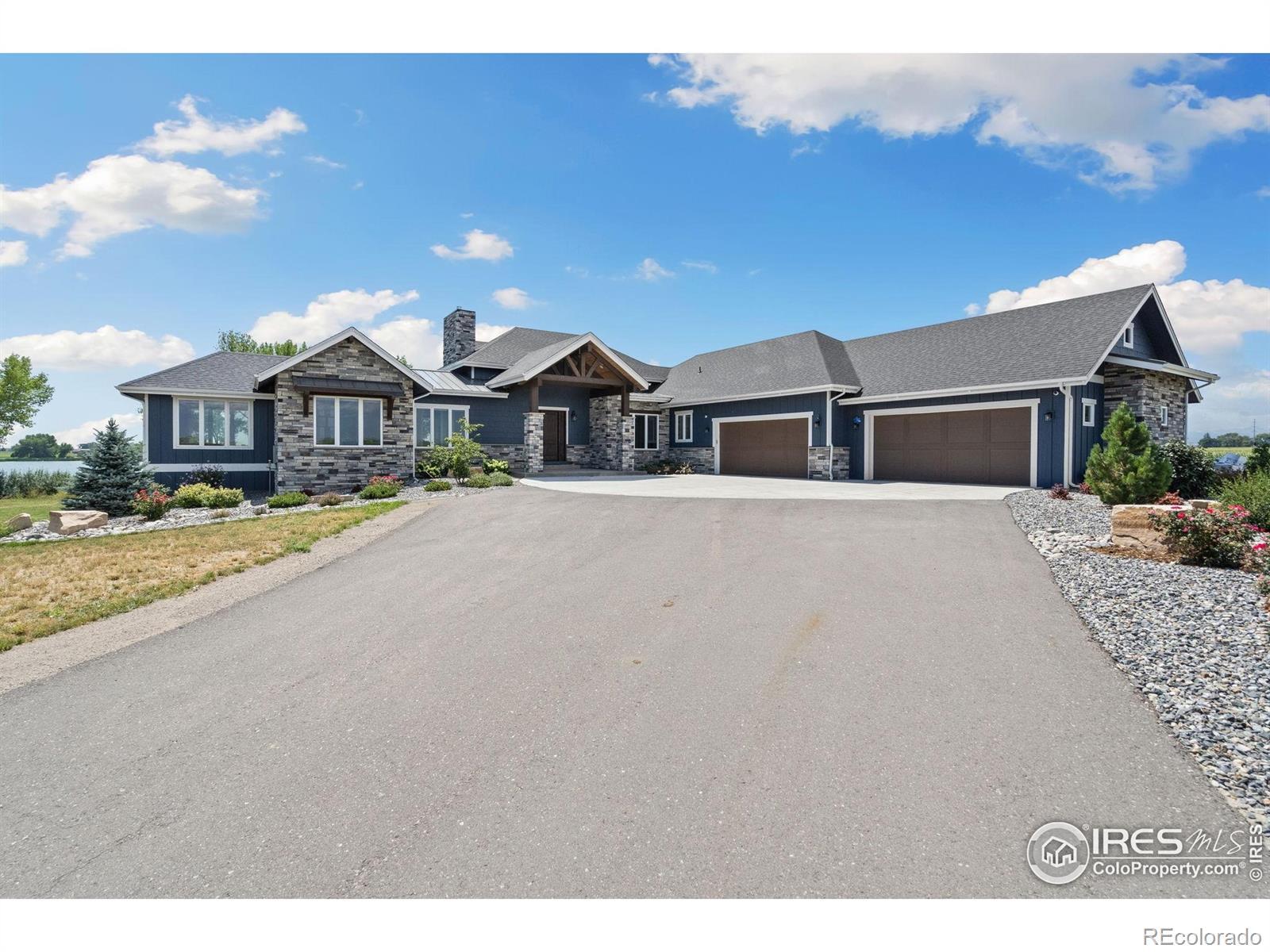 Image 3: 4 car garage for all your toys. Image 3: 4 car garage for all your toys.