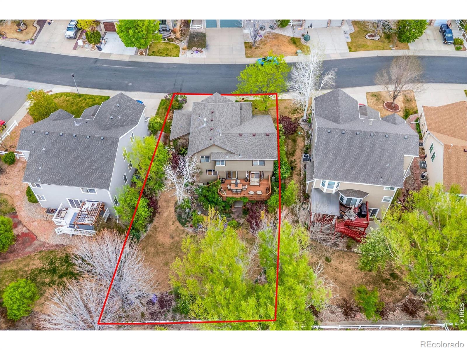 Image 4: Lot lines are approximate