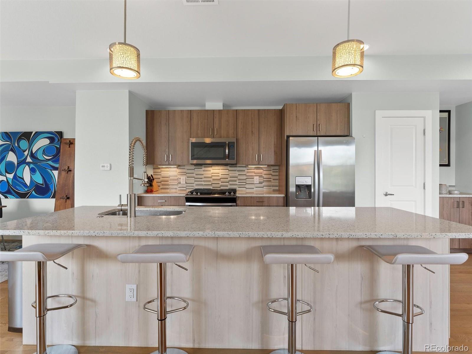 Image 4: Plenty of Seating Image 4: Plenty of Seating