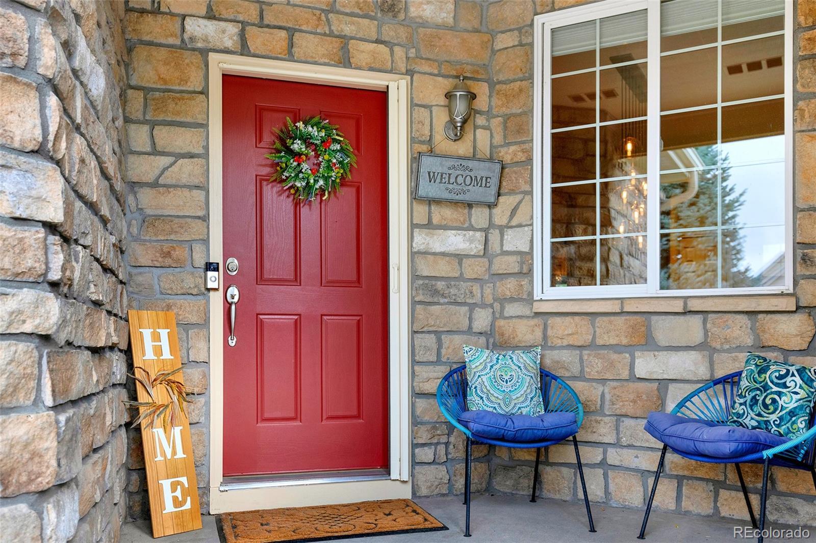 Image 3: Welcoming Front Entry Space