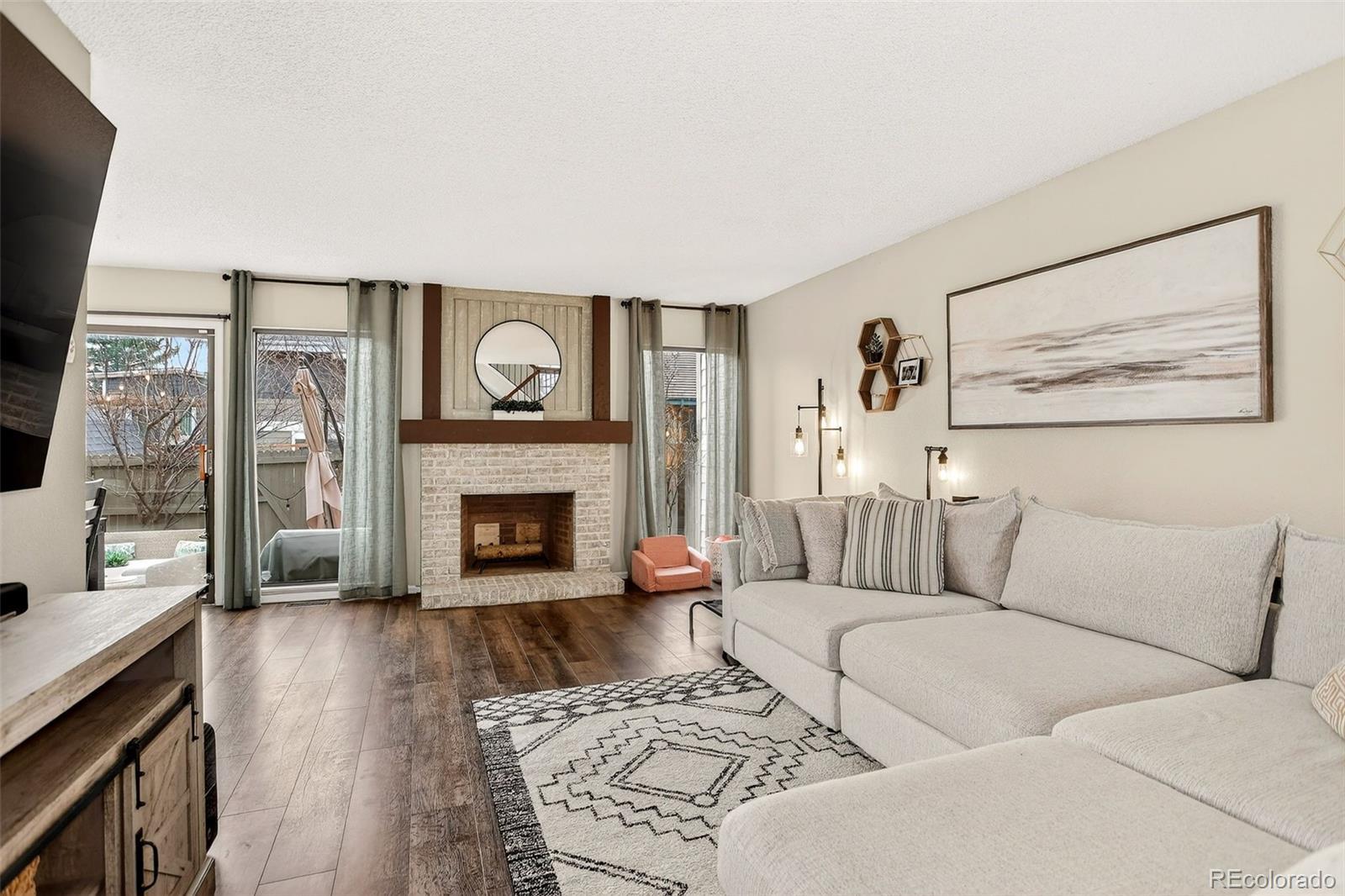 Image 3: Cozy fireplace