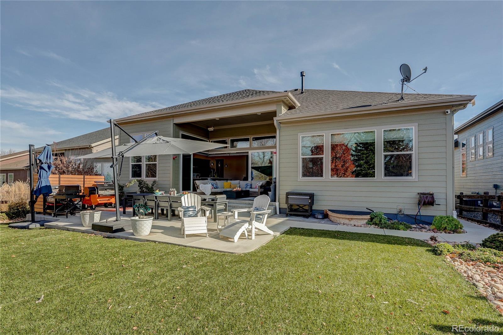 Image 4: SPACOUS PRIVATE YARD