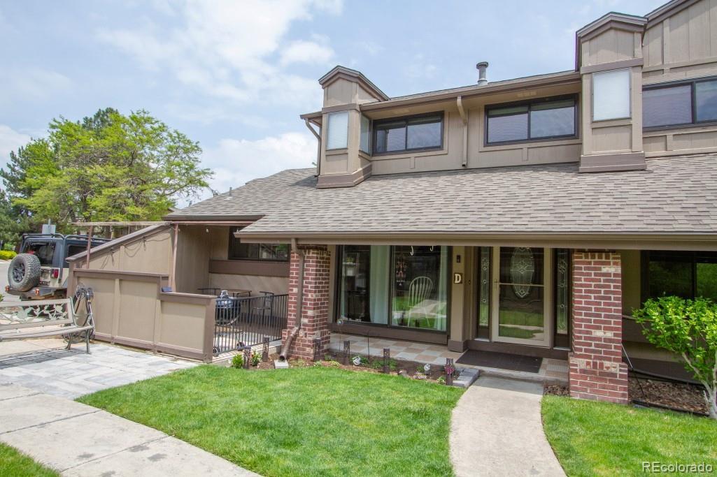 Image 2: Covered Front Porch & Private Fenced Patio
