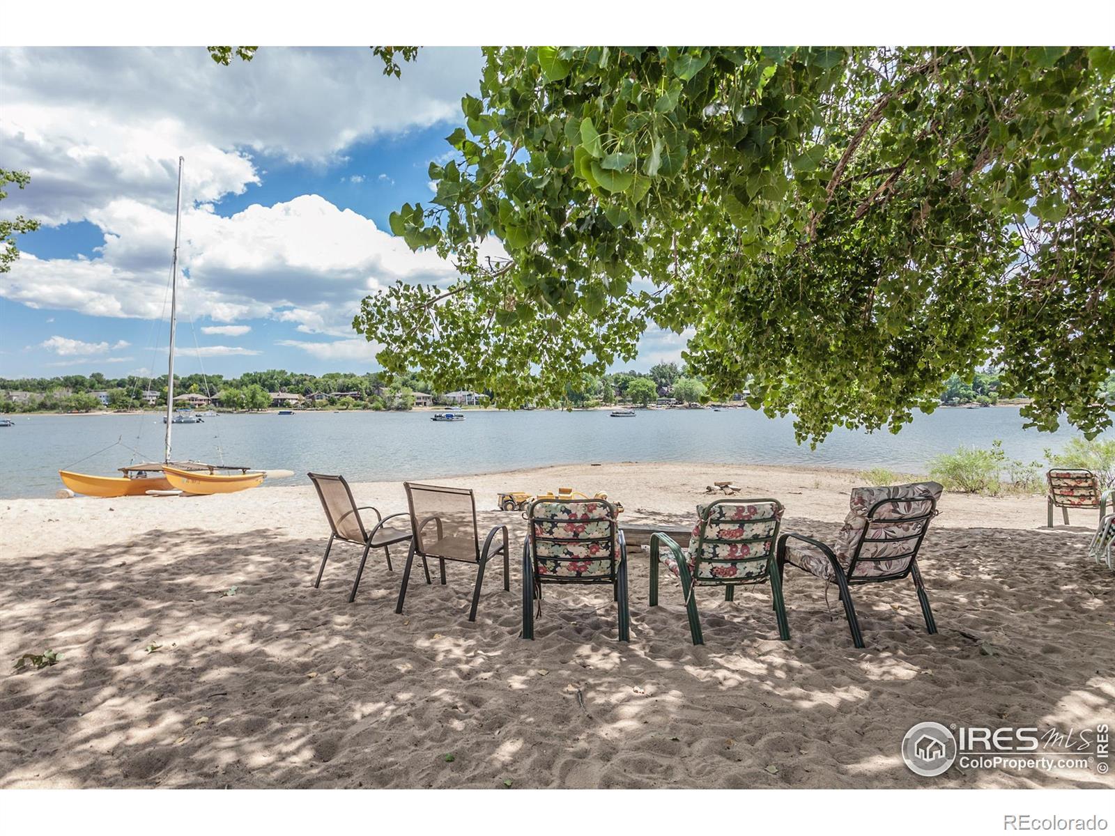 Image 2: Short walk to the private neighborhood beaches Image 2: Short walk to the private neighborhood beaches