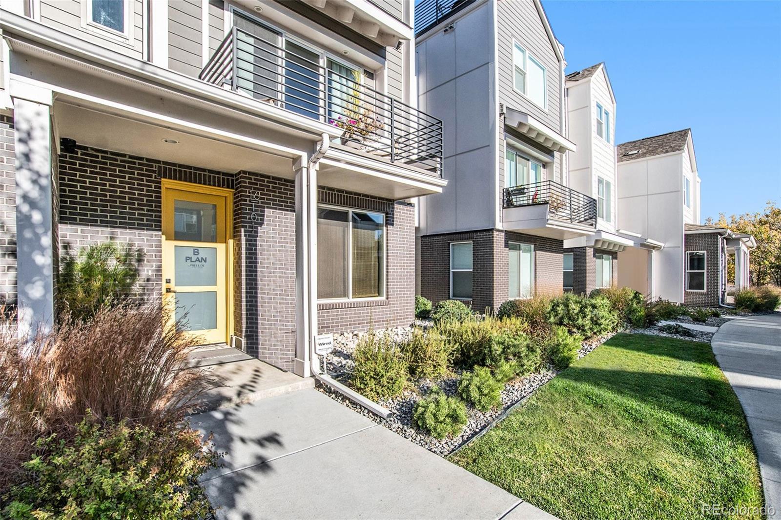 Image 2: End Unit, model home