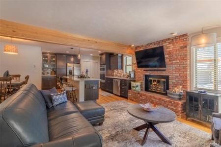 302 Lakeside Drive