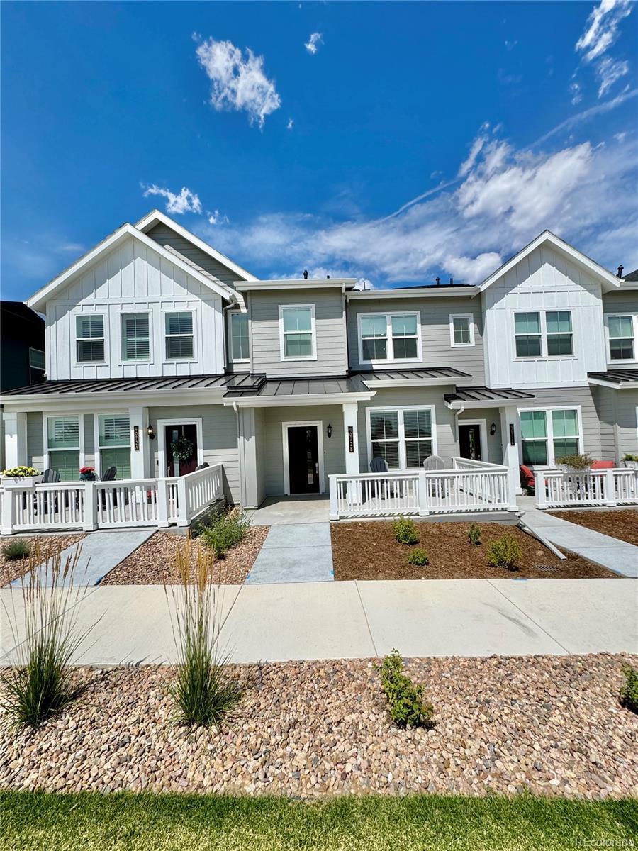Image 3: Sweet community with a cute front porch