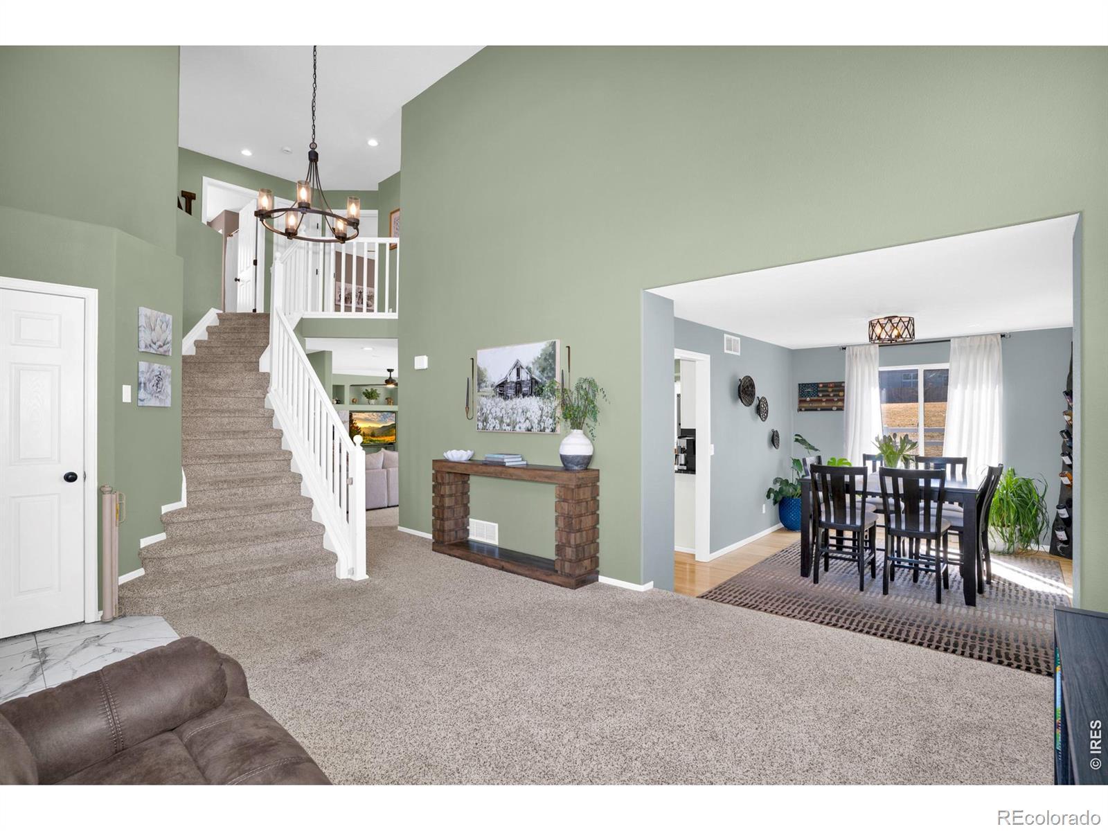 Image 3: Earthy paint finishes, natural light and open floor plan.
