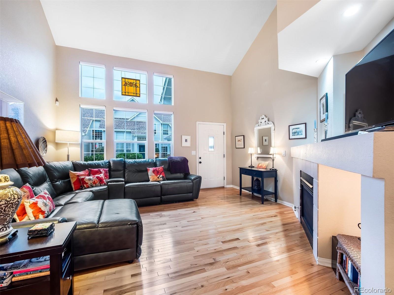 Image 2: Living Room Image 2: Living Room
