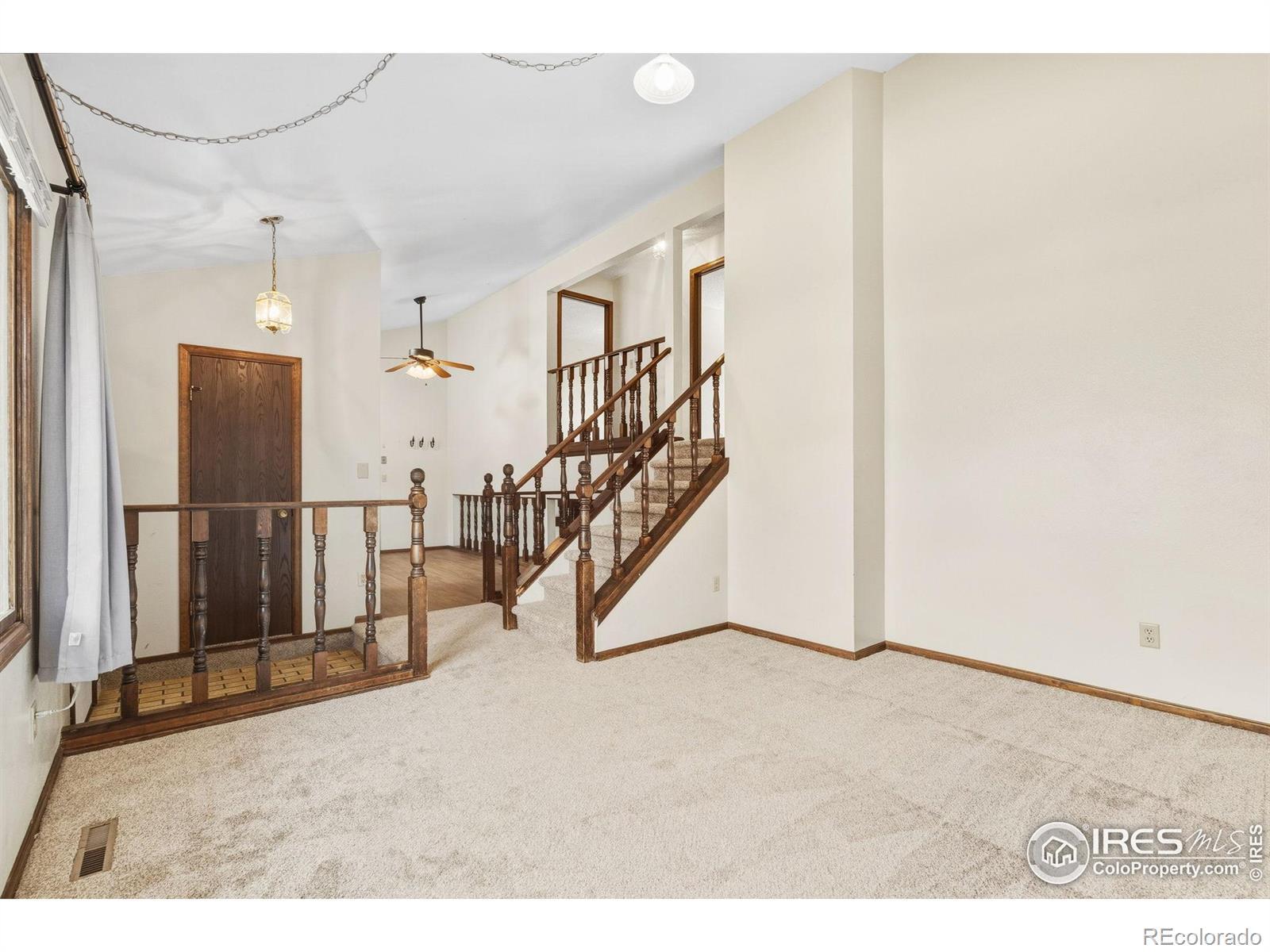 Image 4: Comfortable Living Room Image 4: Comfortable Living Room