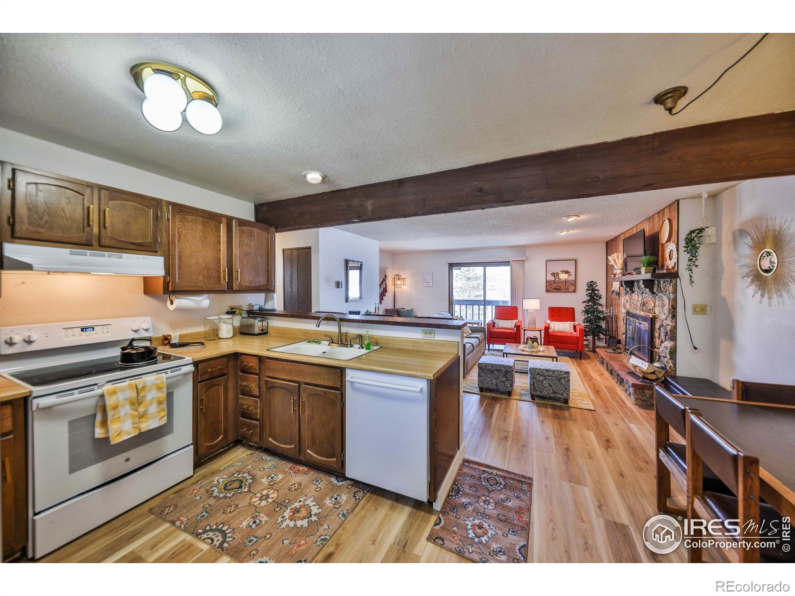 Image 3: All appliances convey