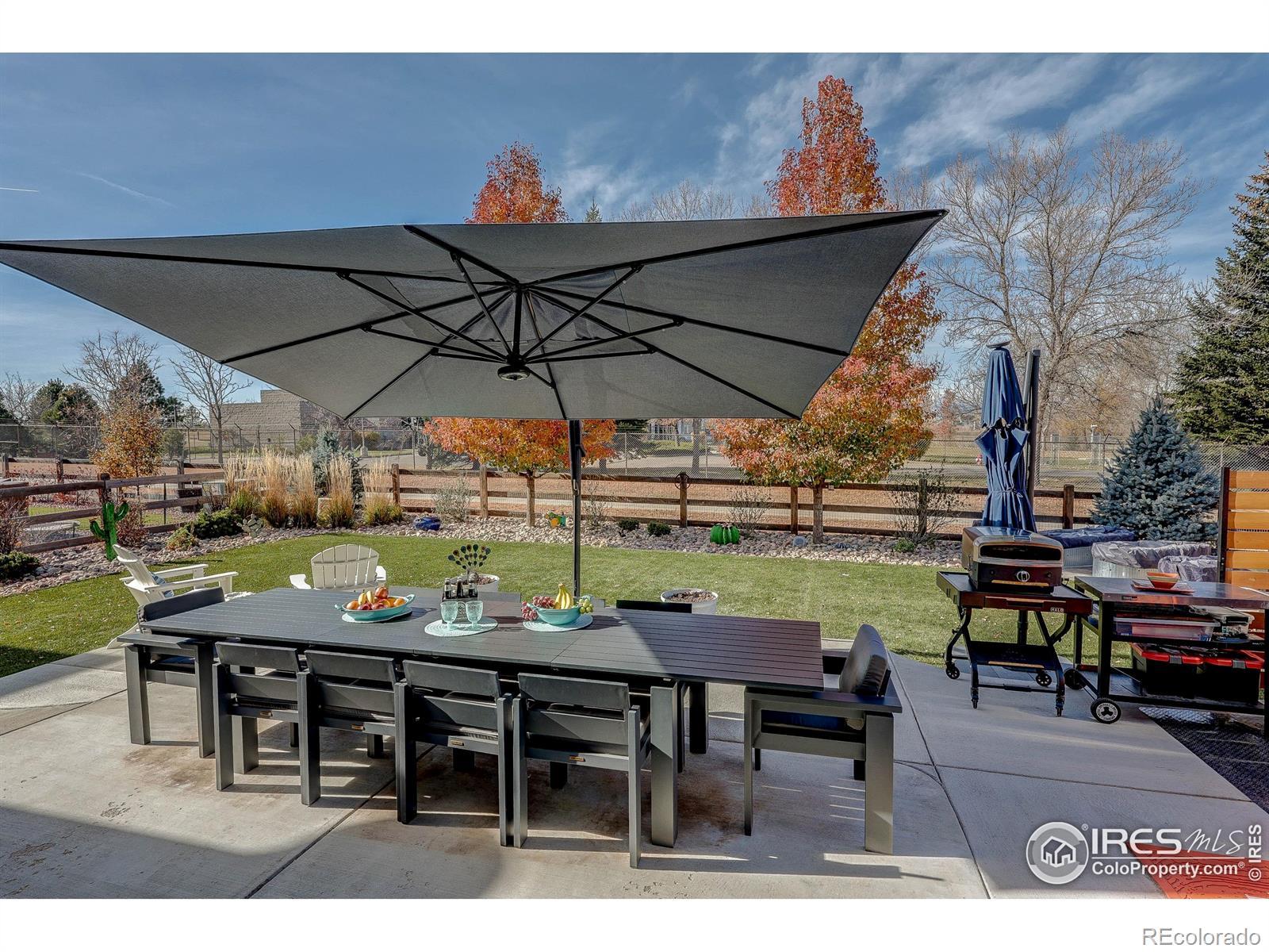 Image 3: Oversized extra cement patio space. Prefect for dining with friends & family.