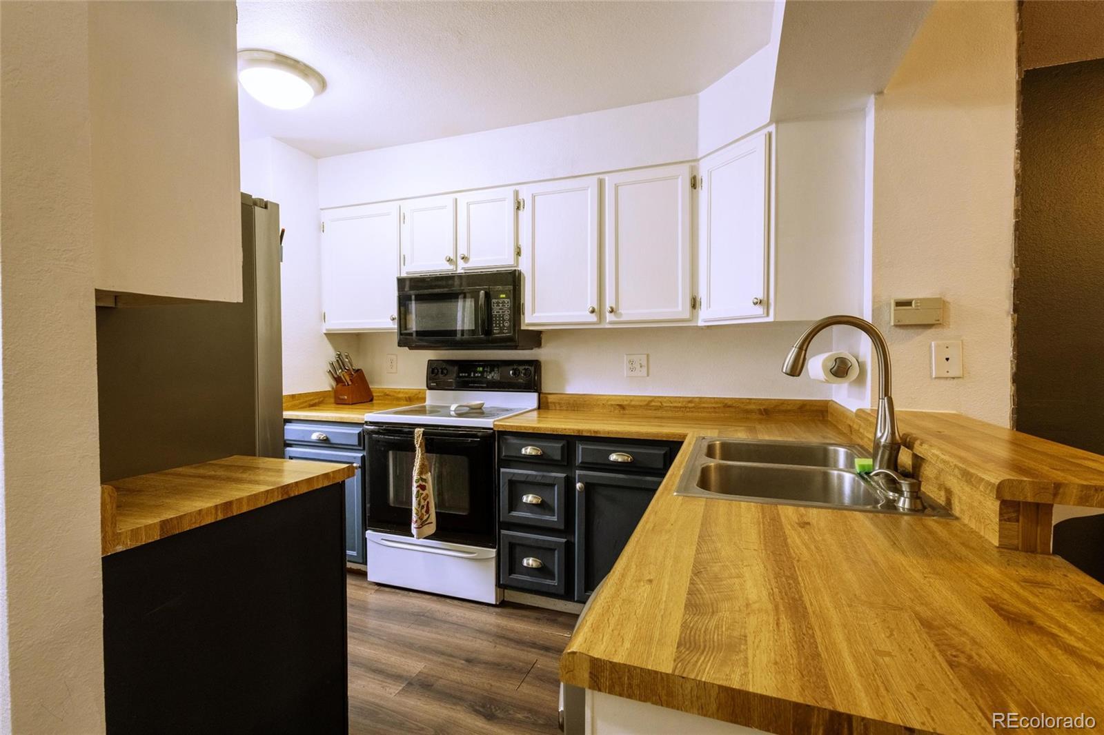 Image 2: Kitchen