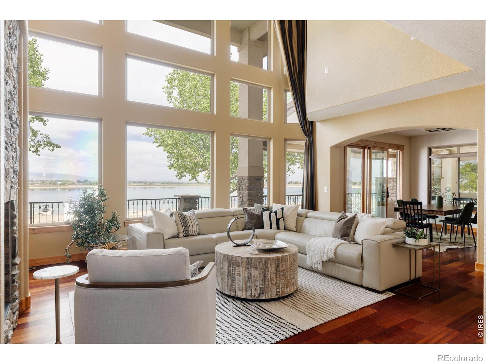 Image 3: Two floors of windows! Image 3: Two floors of windows!