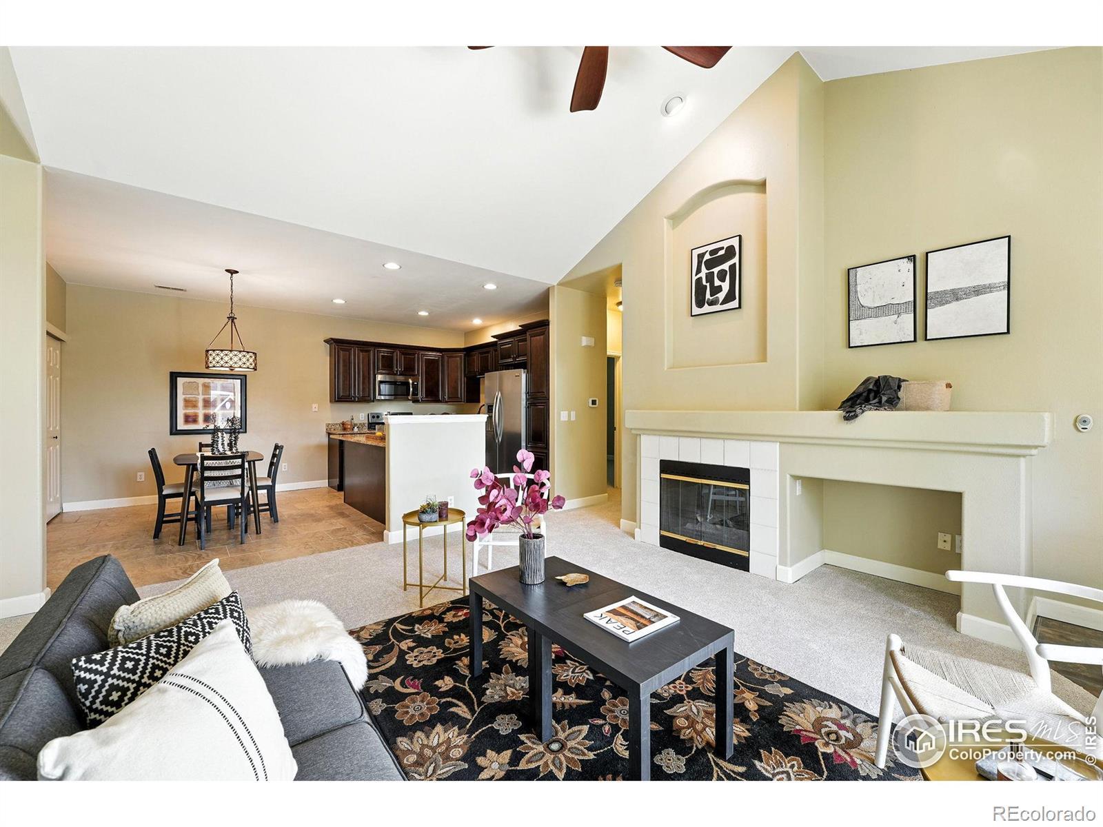 Image 4: Living room with fireplace view to kitchen