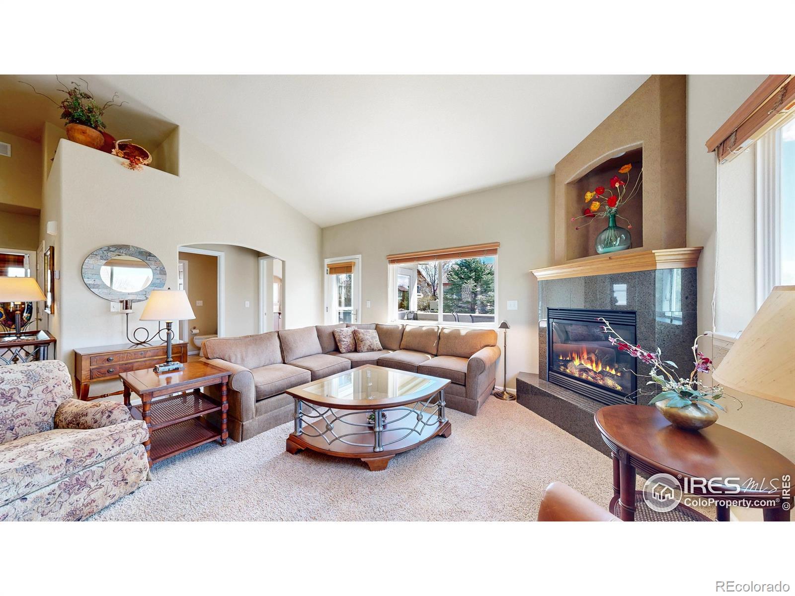 Image 4: Gas fireplace in living room