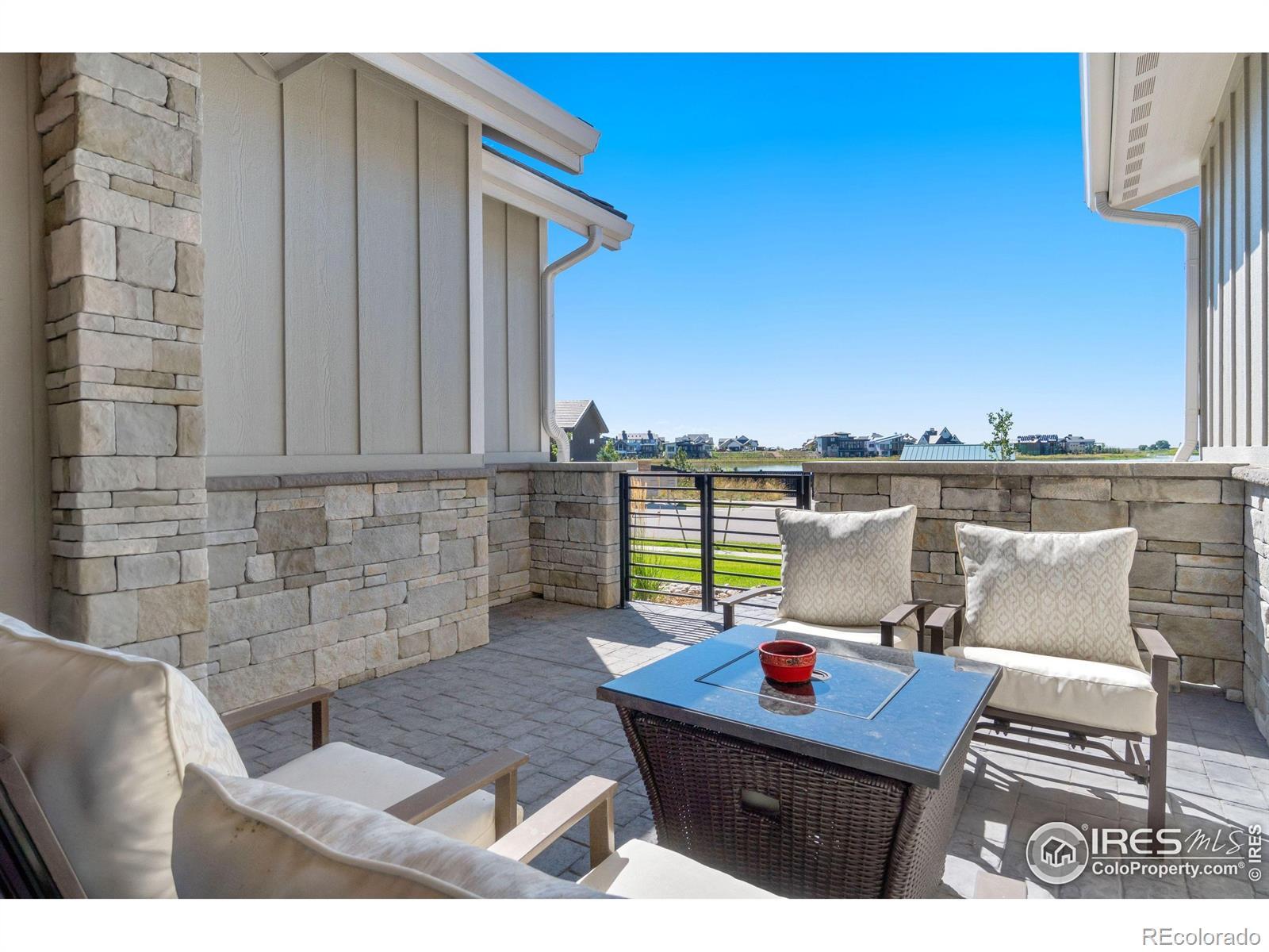 Image 4: Front porch sitting area