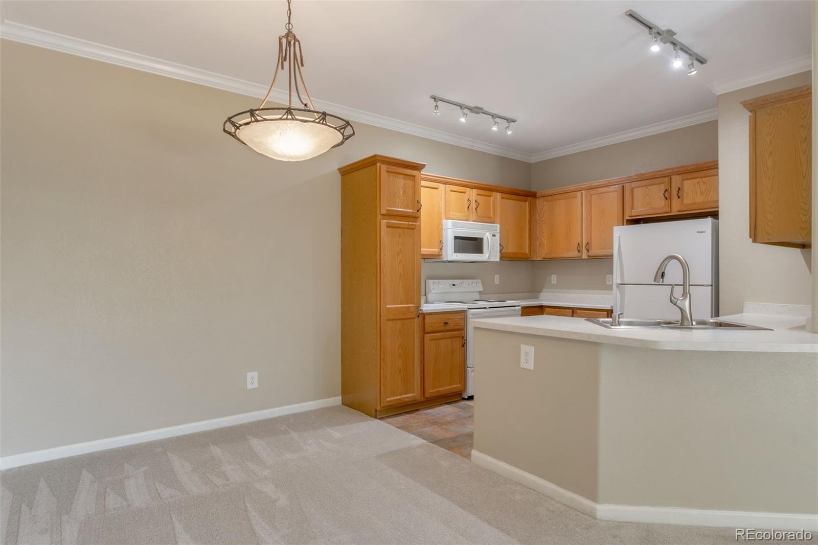 Image 4: Cozy dining area off of the kitchen Image 4: Cozy dining area off of the kitchen
