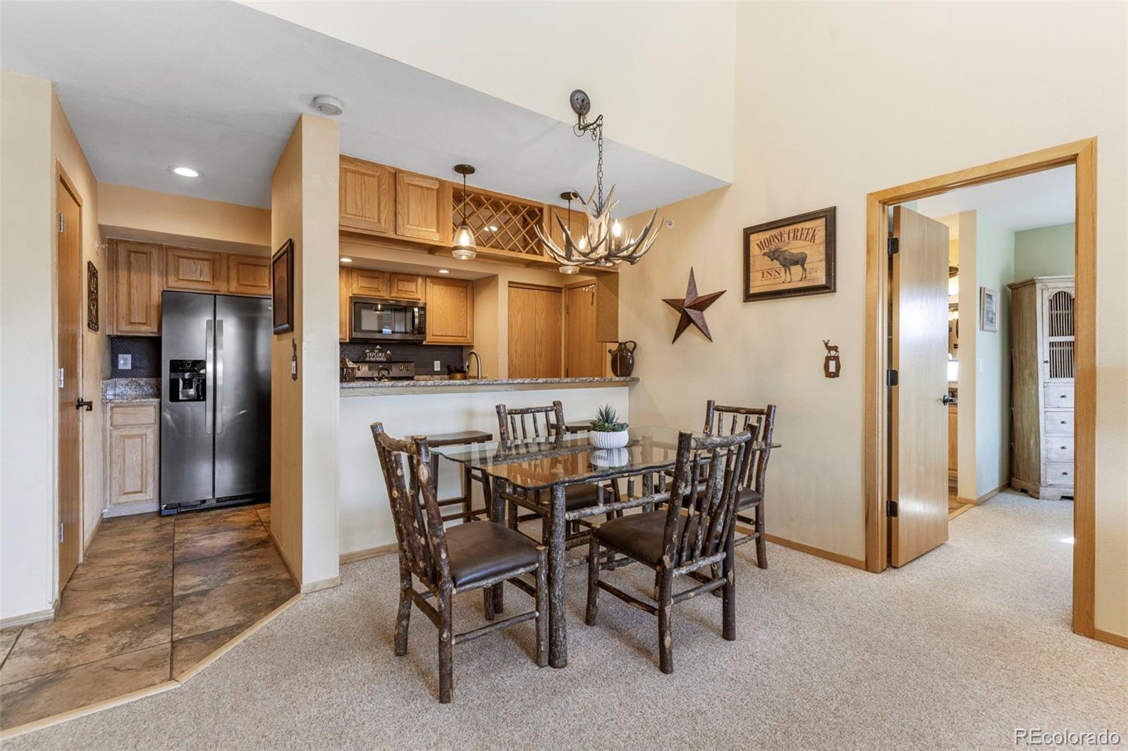 Image 4: Dining area