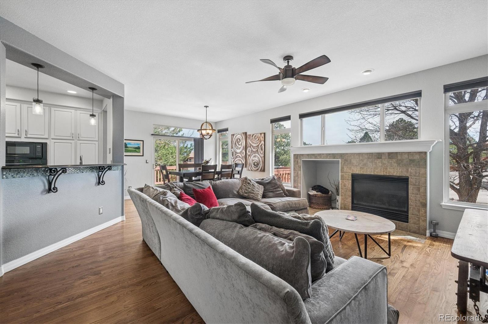 Image 4: Great Natural Light!