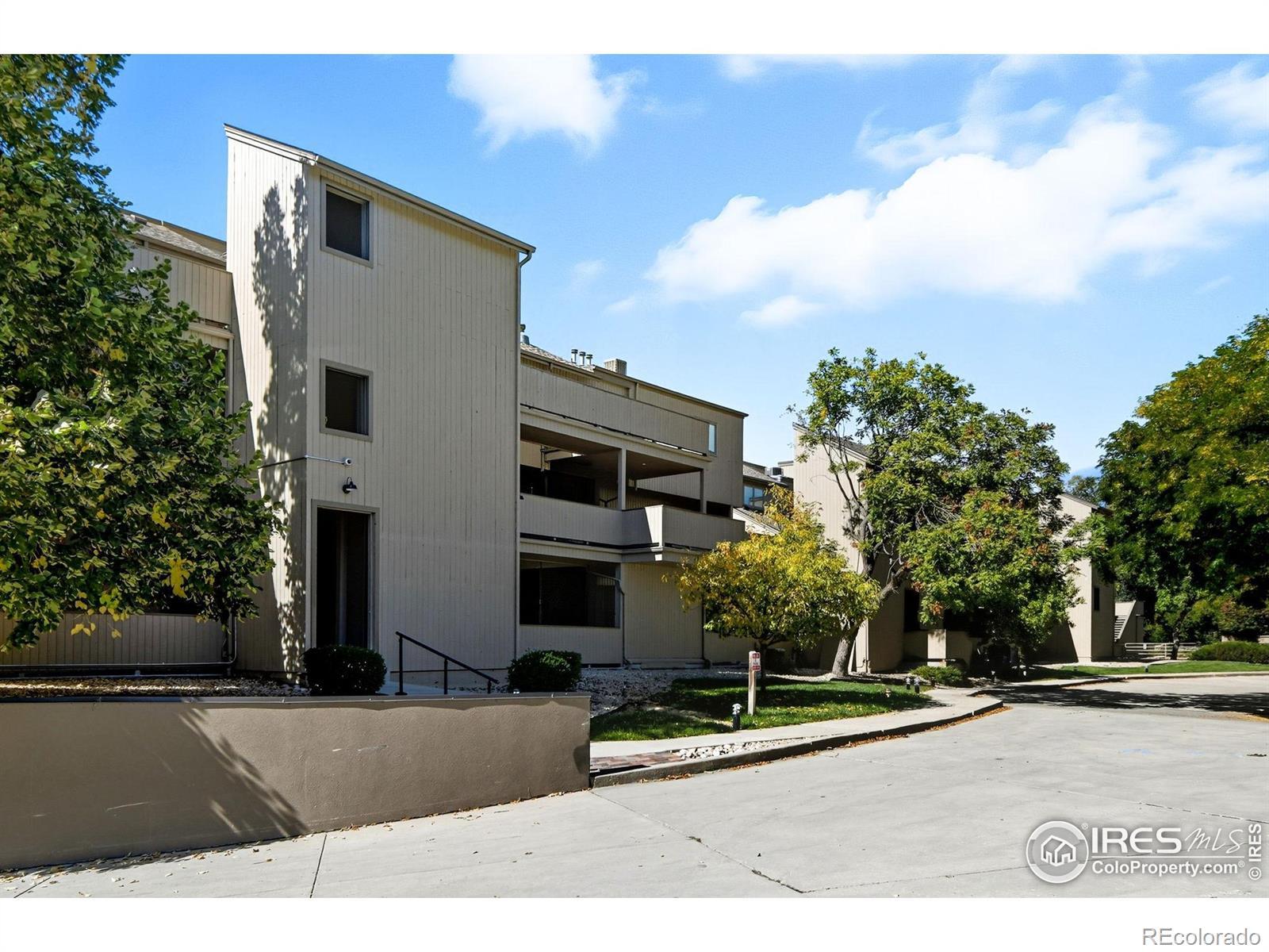 Image 1: Kalmia Court Condos