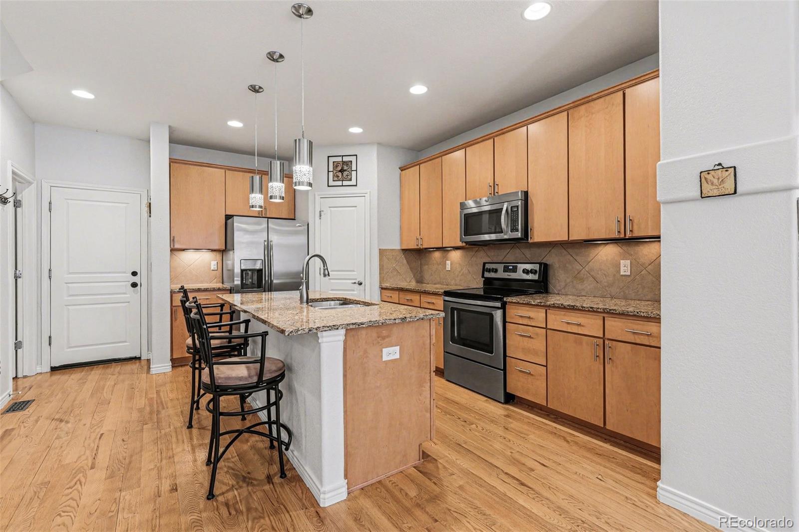 Image 2: Modern Open Kitchen