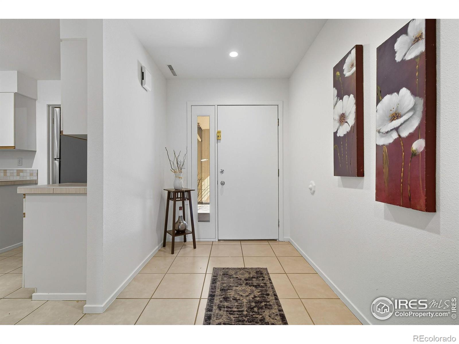 Image 4: Foyer