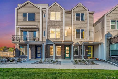 888 S Valentia Street