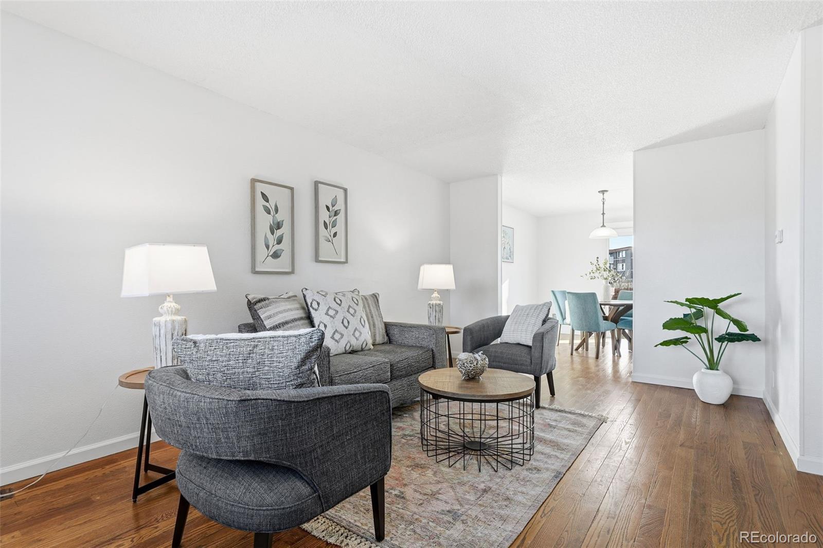 Image 3: Check out the hardwood floors!