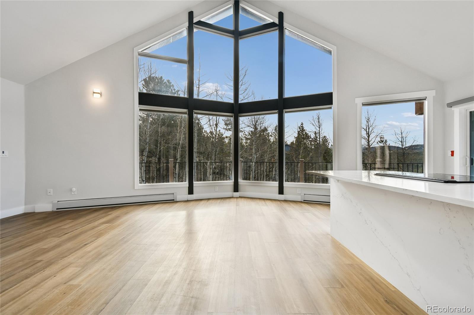 Image 4: Living/Dining Area Image 4: Living/Dining Area