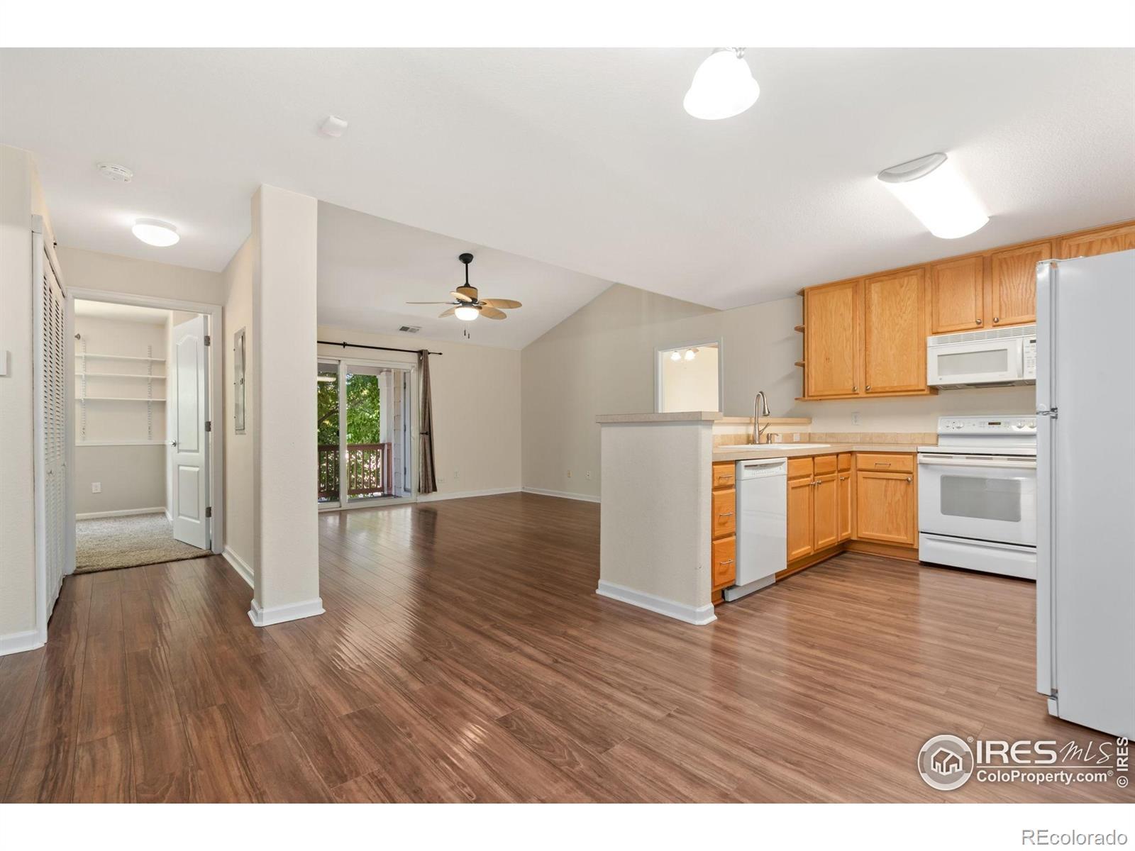 Image 4: Living Room / Kitchen / Dining Area
