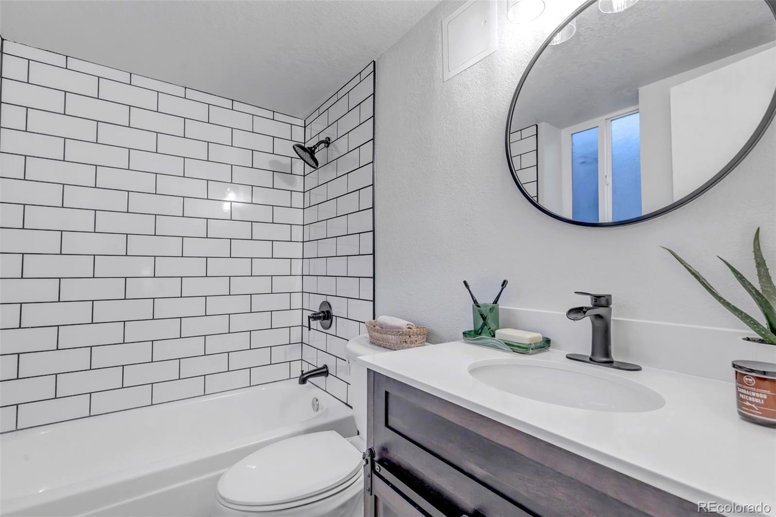 Image 4: Primary Bathroom
