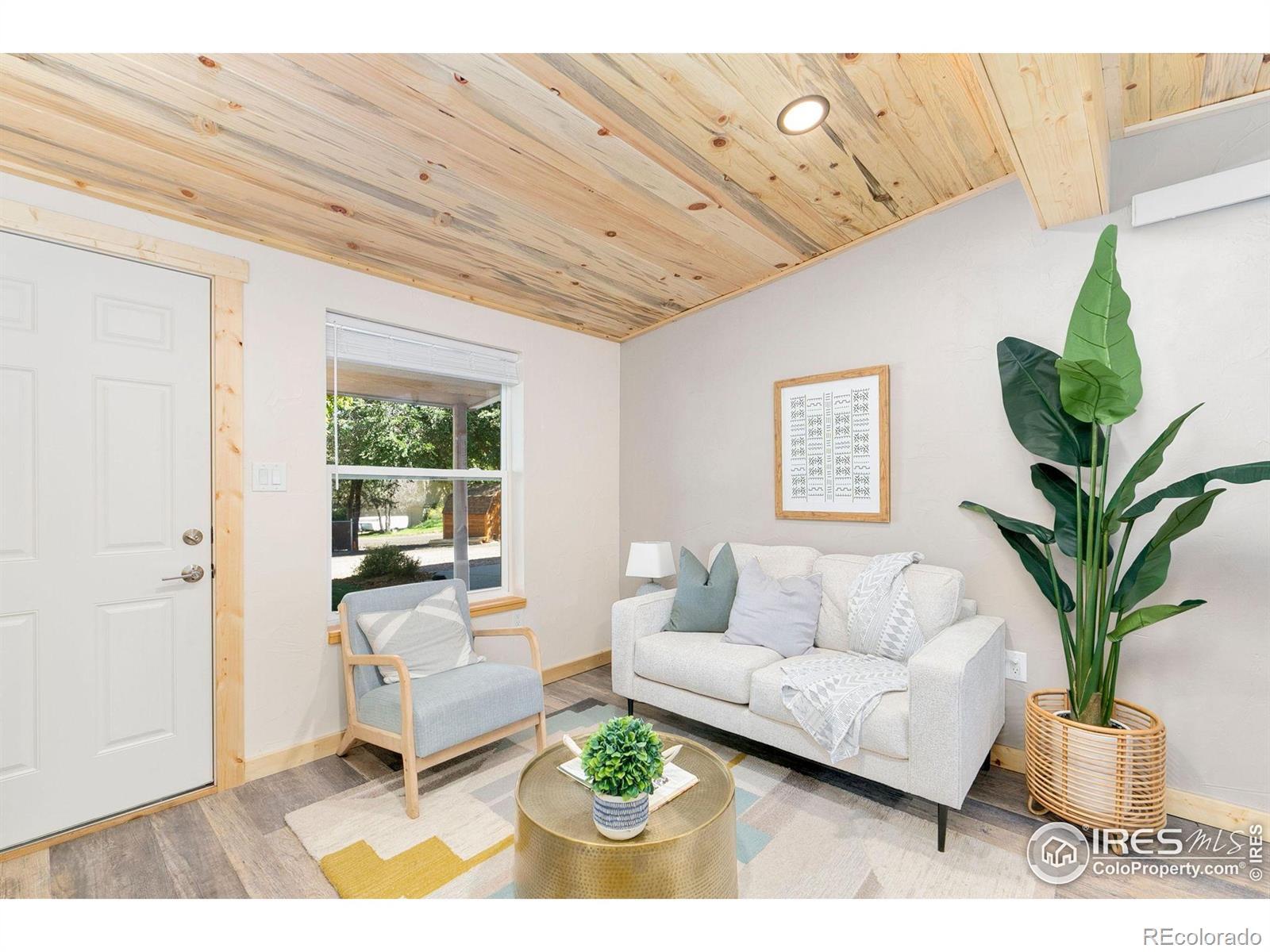 Image 3: Adorable and cozy spaces!
