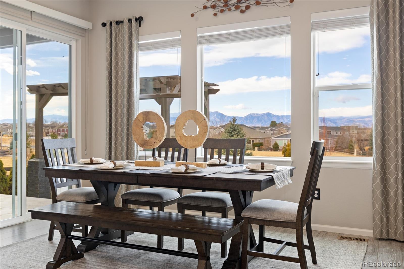 Image 4: Dining with mountain views