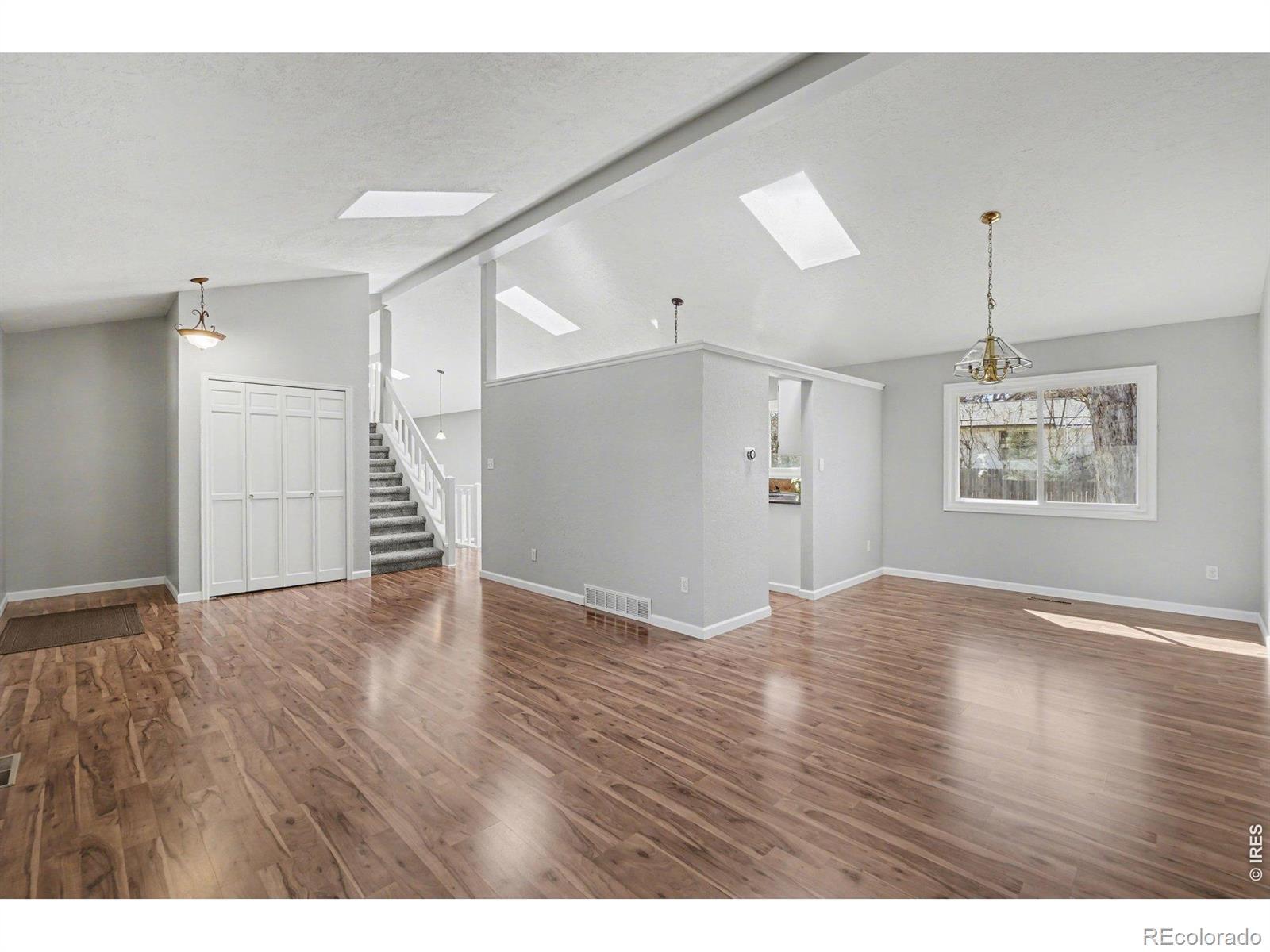 Image 3: Living Room / Dining Area