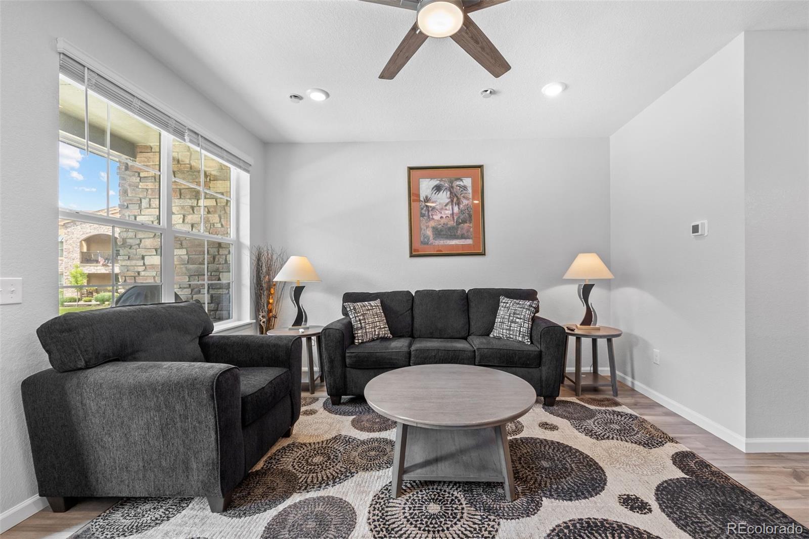 Image 4: Living Room