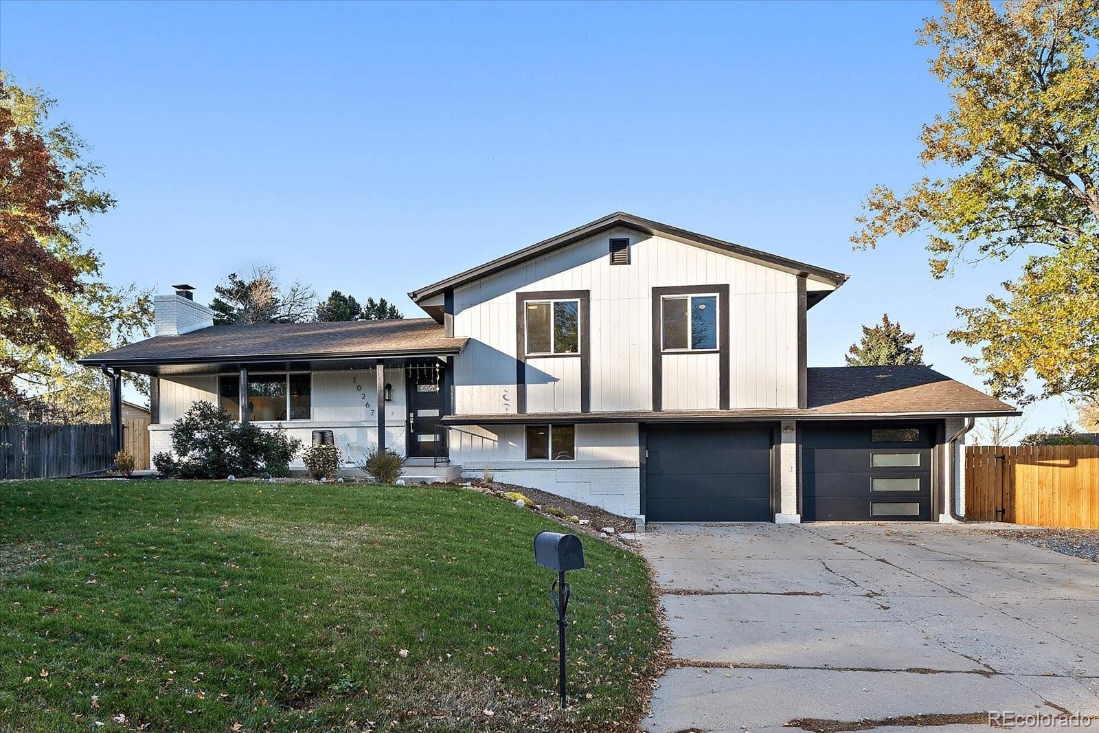 Image 3: Front of house from sidewalk Image 3: Front of house from sidewalk