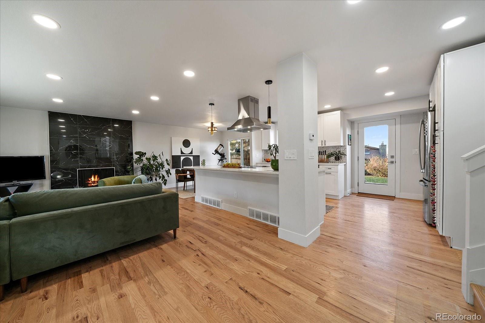 Image 4: Entry Image 4: Entry