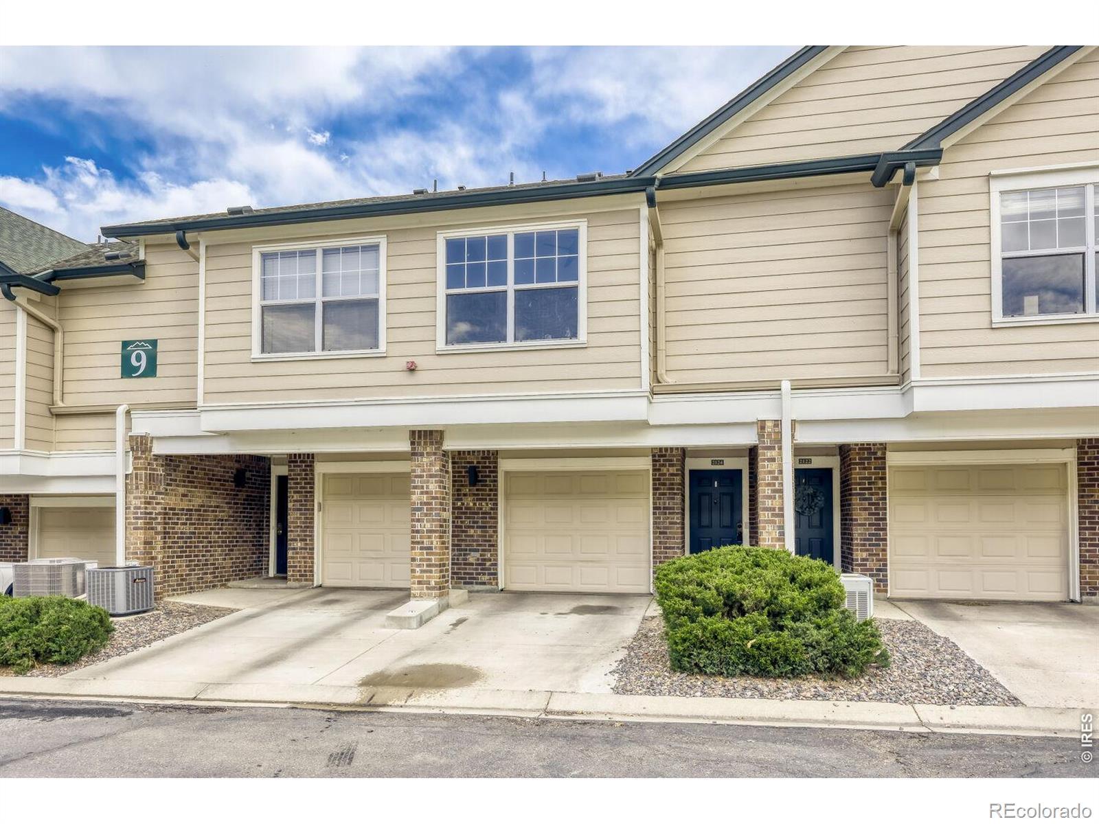 Image 2: Front of condo