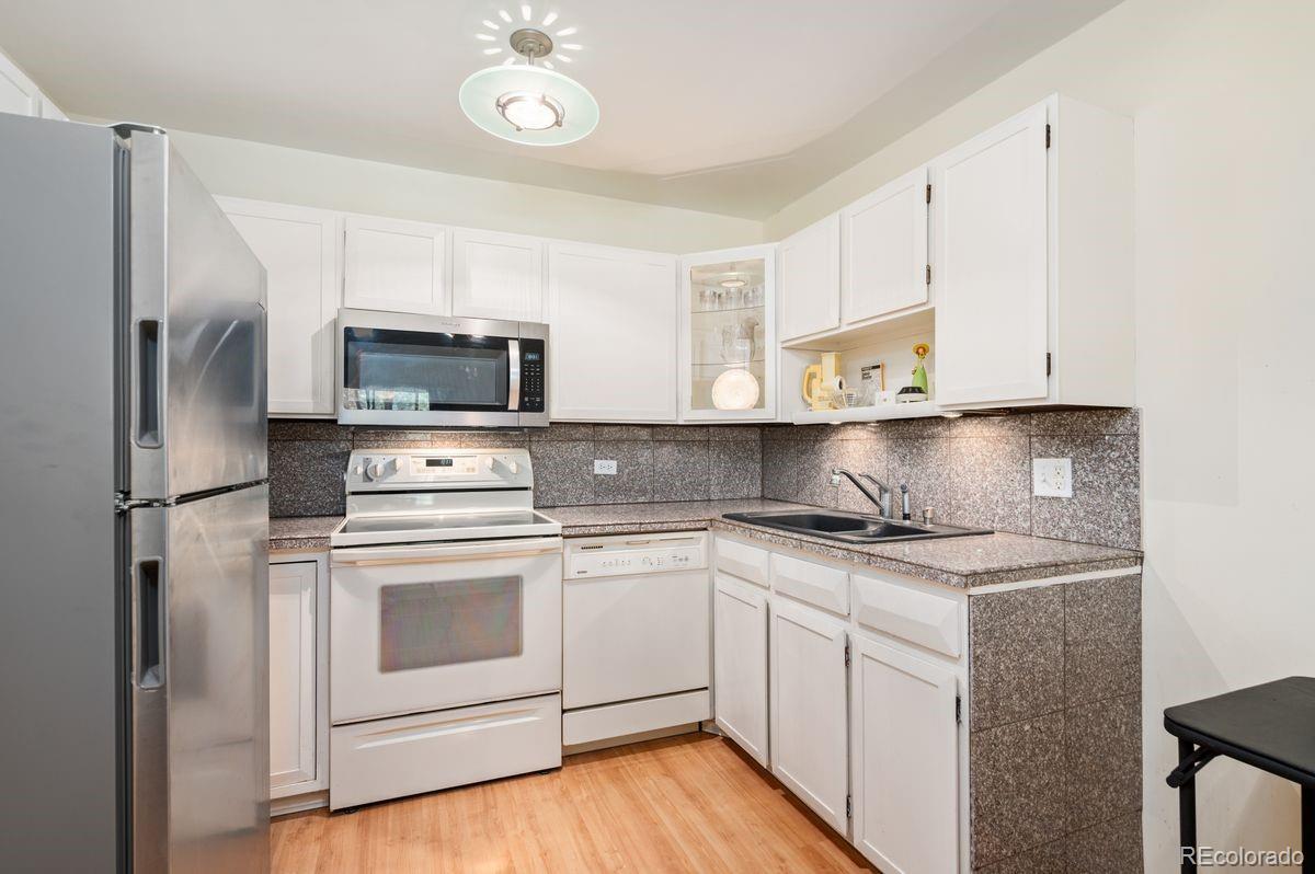 Image 4: Charming Kitchen Image 4: Charming Kitchen