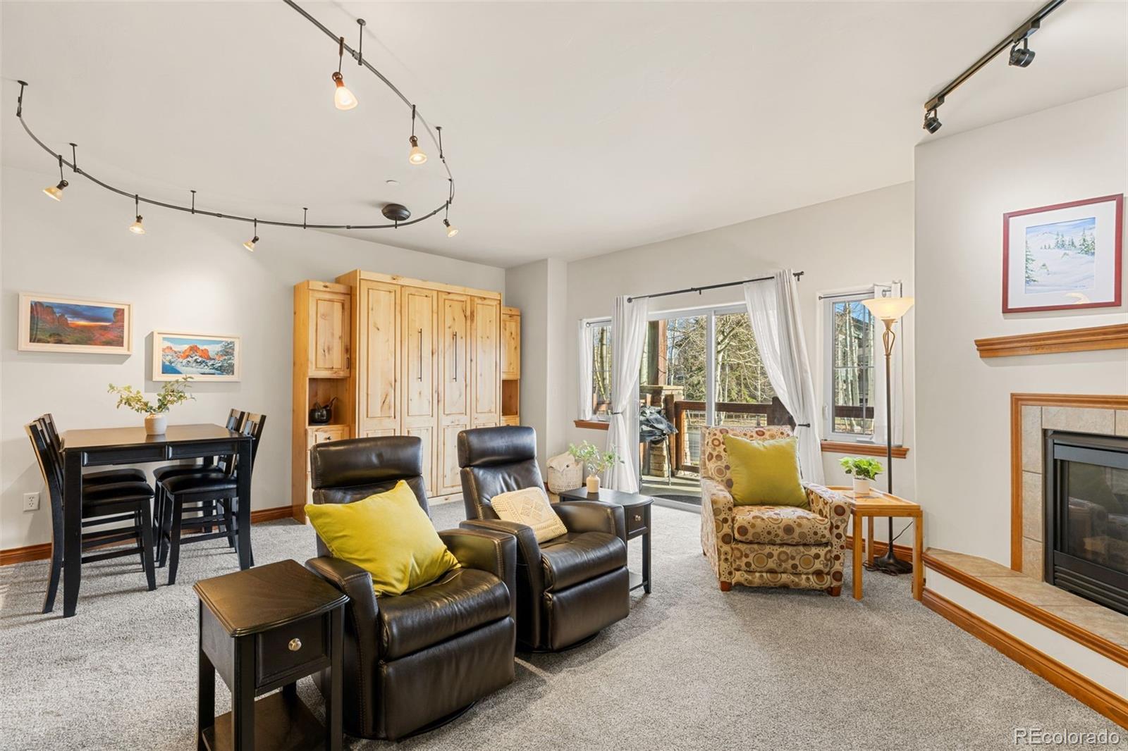 Image 2: Living Room Image 2: Living Room